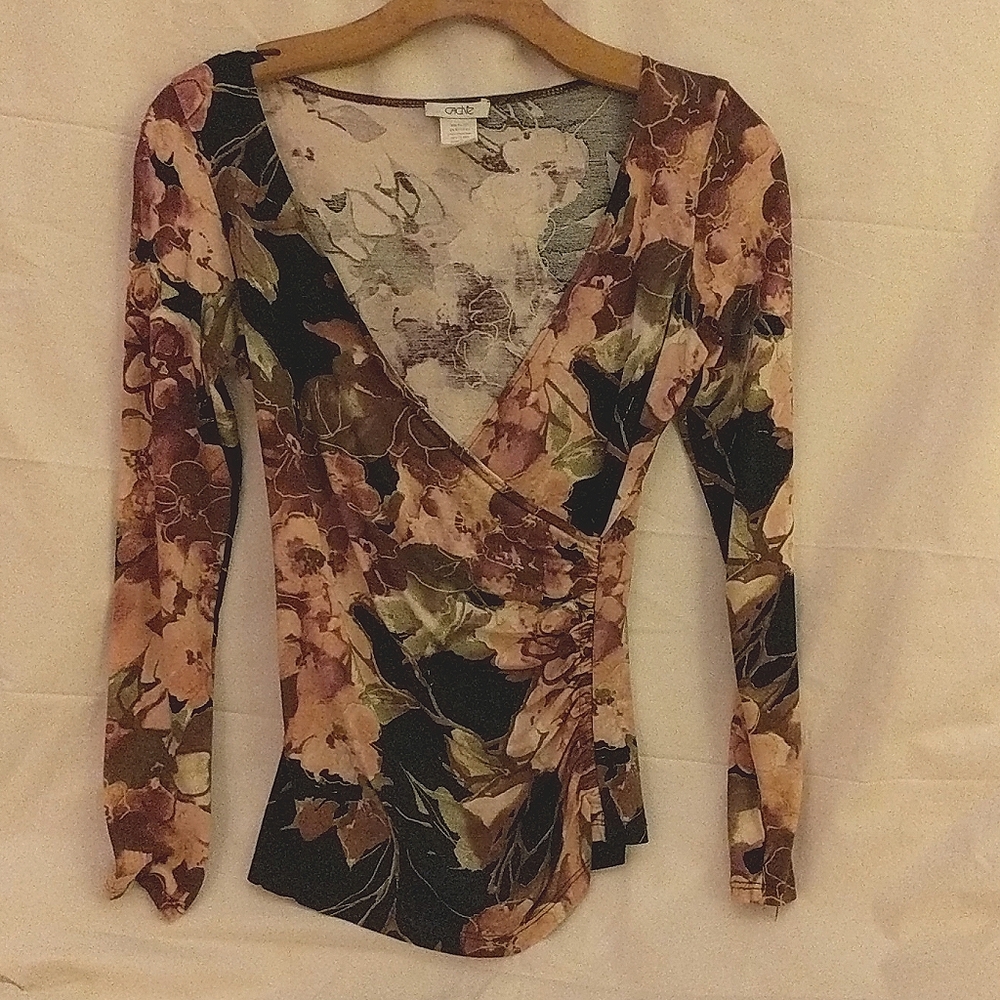 CACHE flattering top,